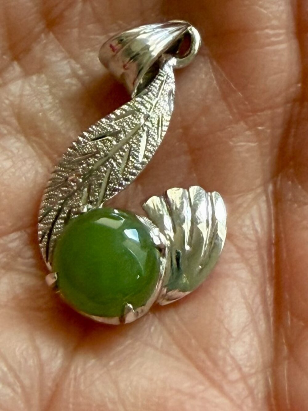 18K White Gold Jade Pendant